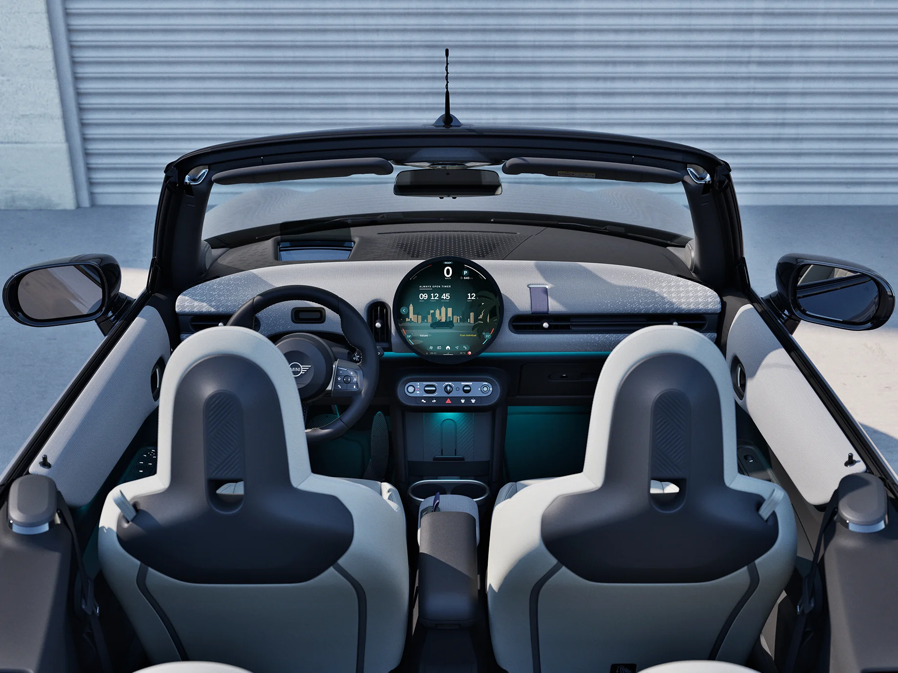 MINI Cooper Cabrio interiør med fokus på dashbordet og Interaction Unit, sett bakfra.