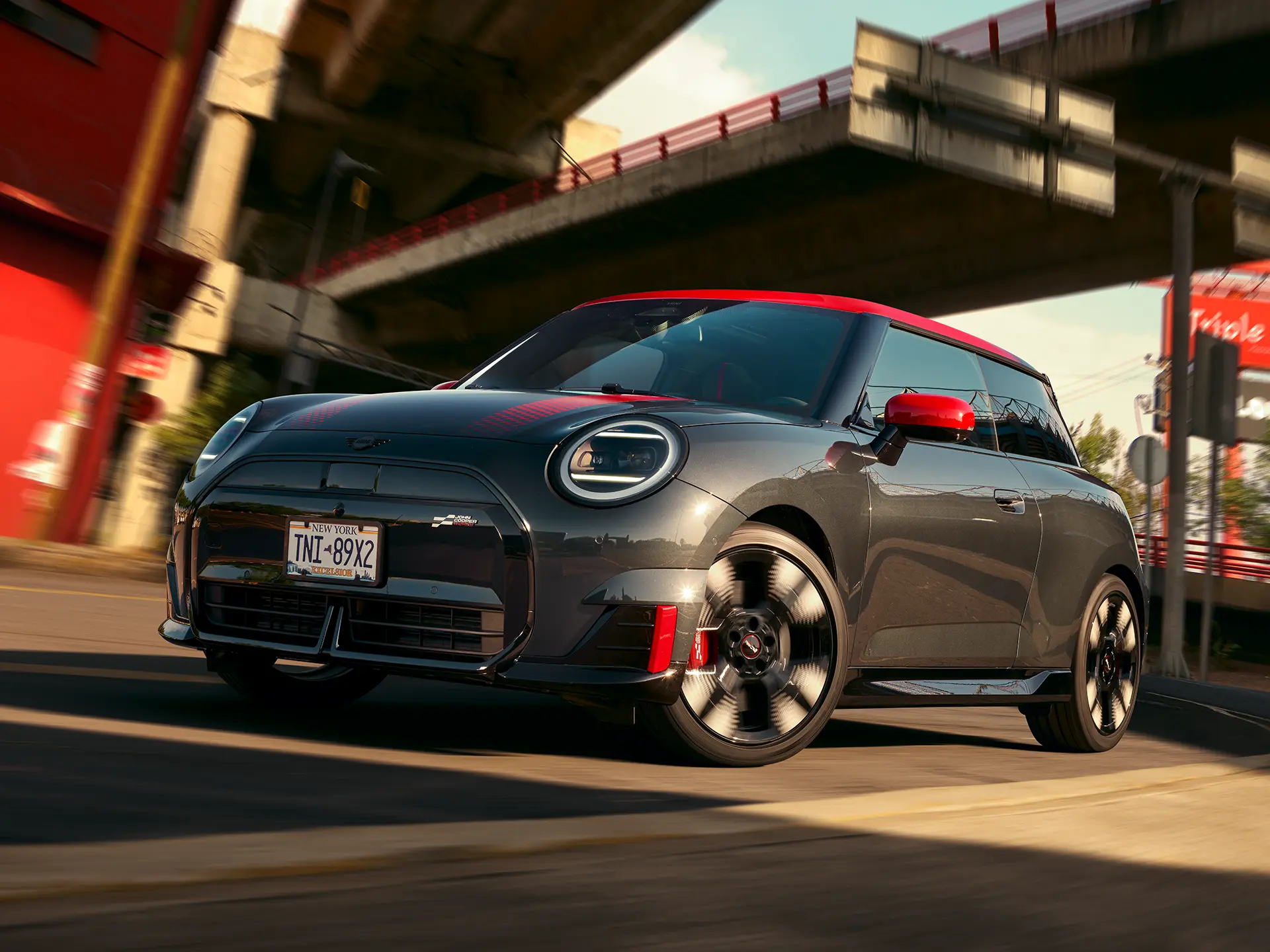 MINI John Cooper Works – J01 JCW sett fra siden