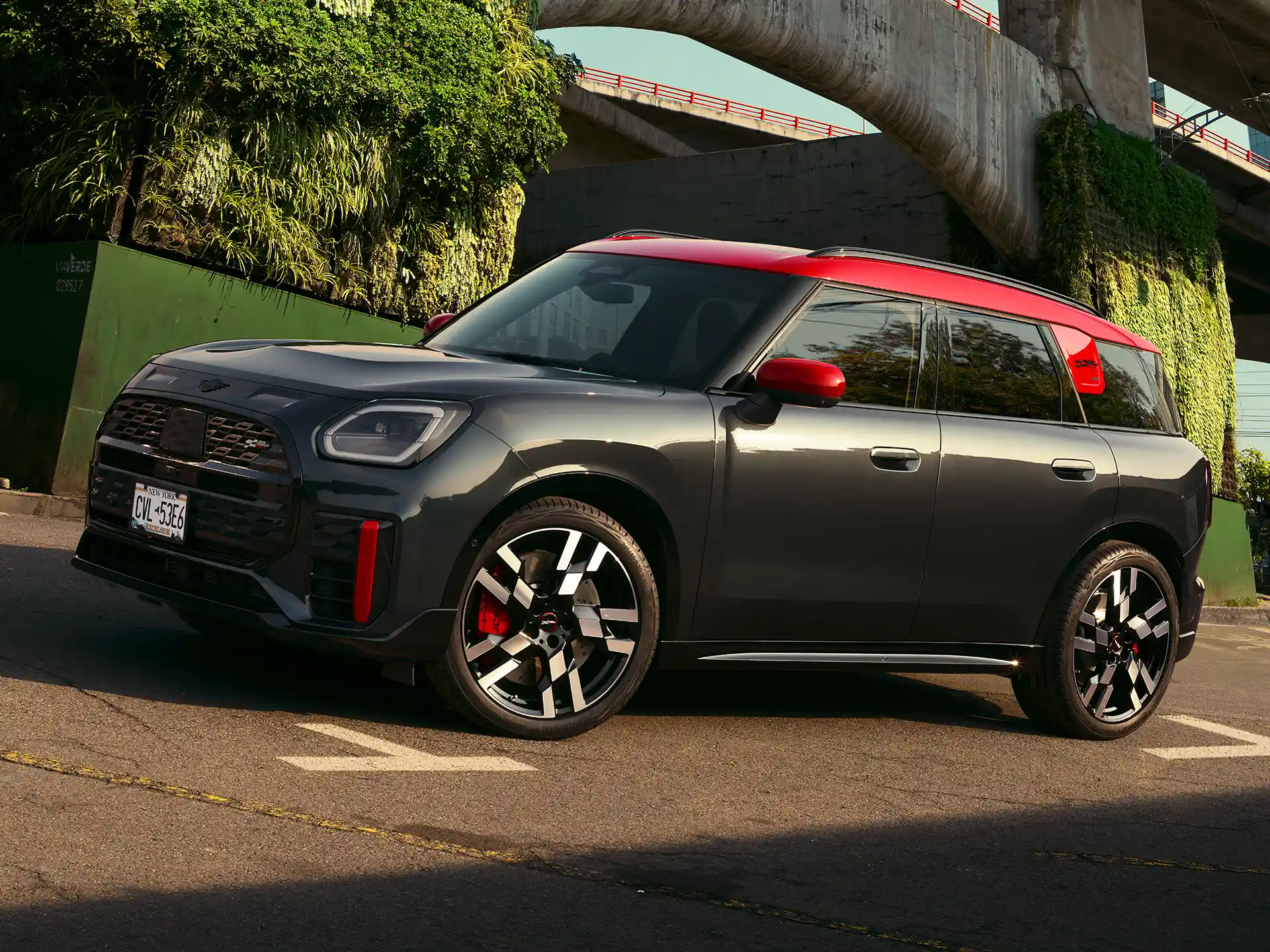 MINI John Cooper Works – U25 JCW sett fra siden