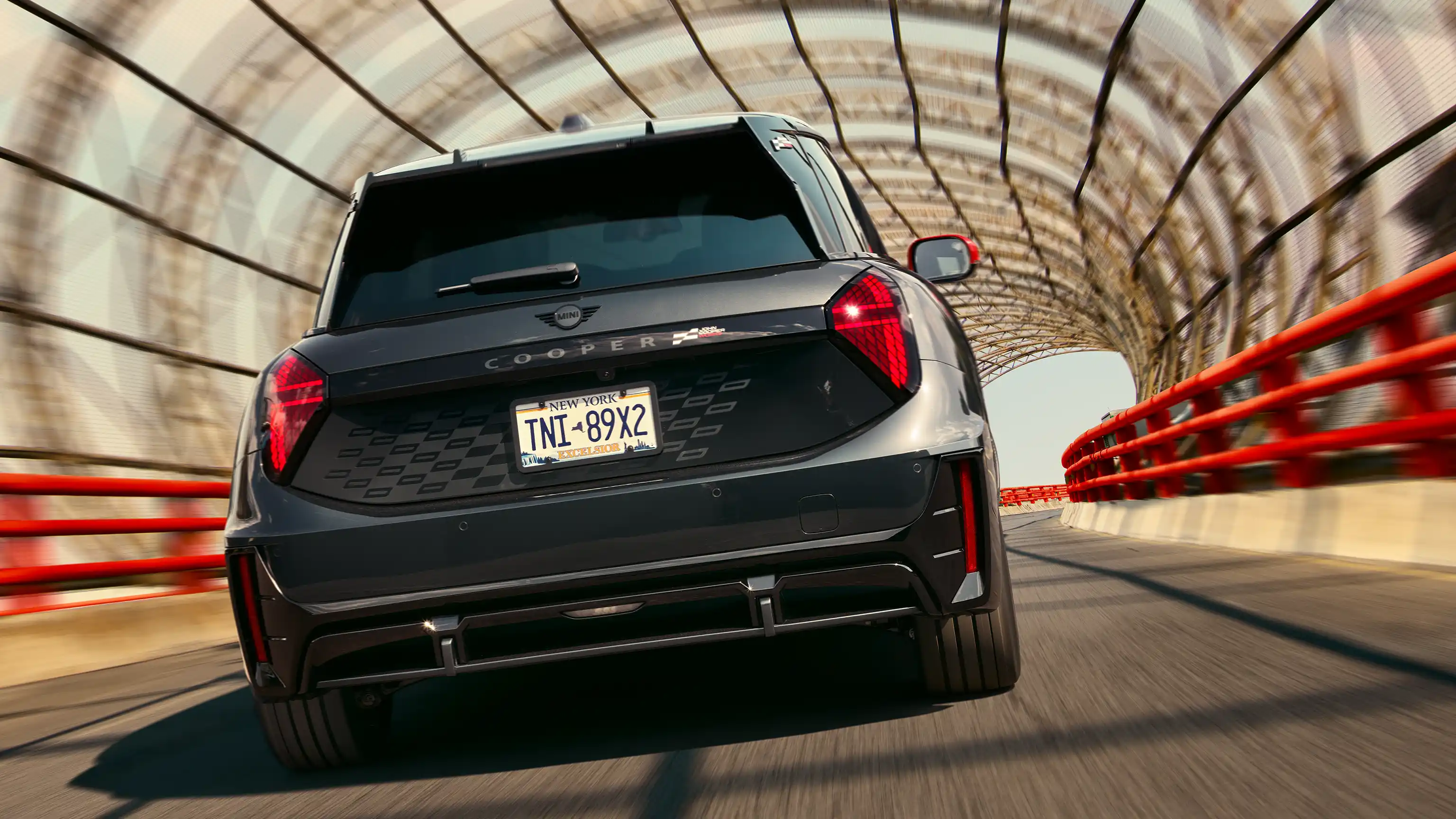 MINI John Cooper Works – J01 JCW sett bakfra