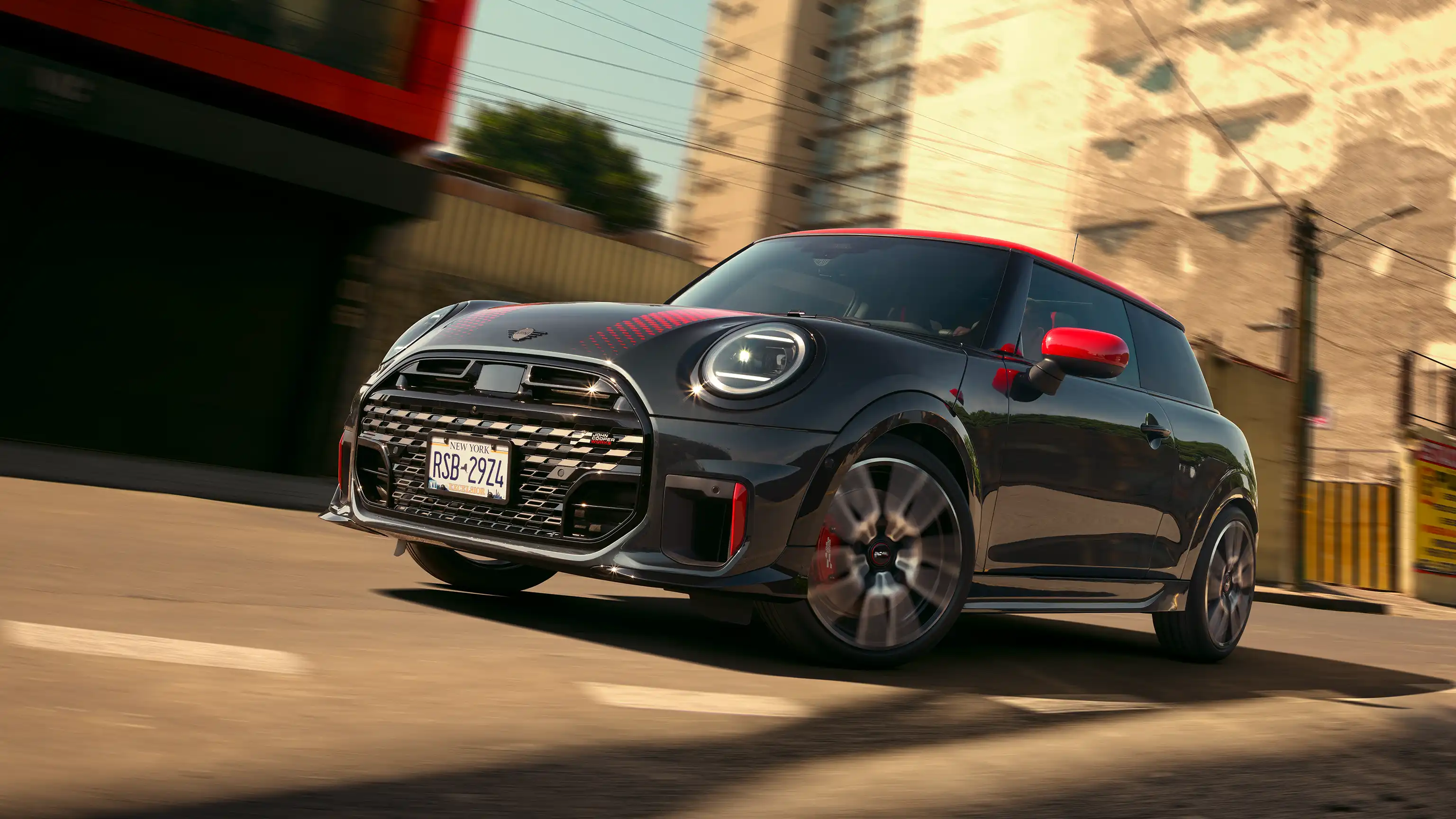 MINI John Cooper Works – F66 JCW sett fra siden