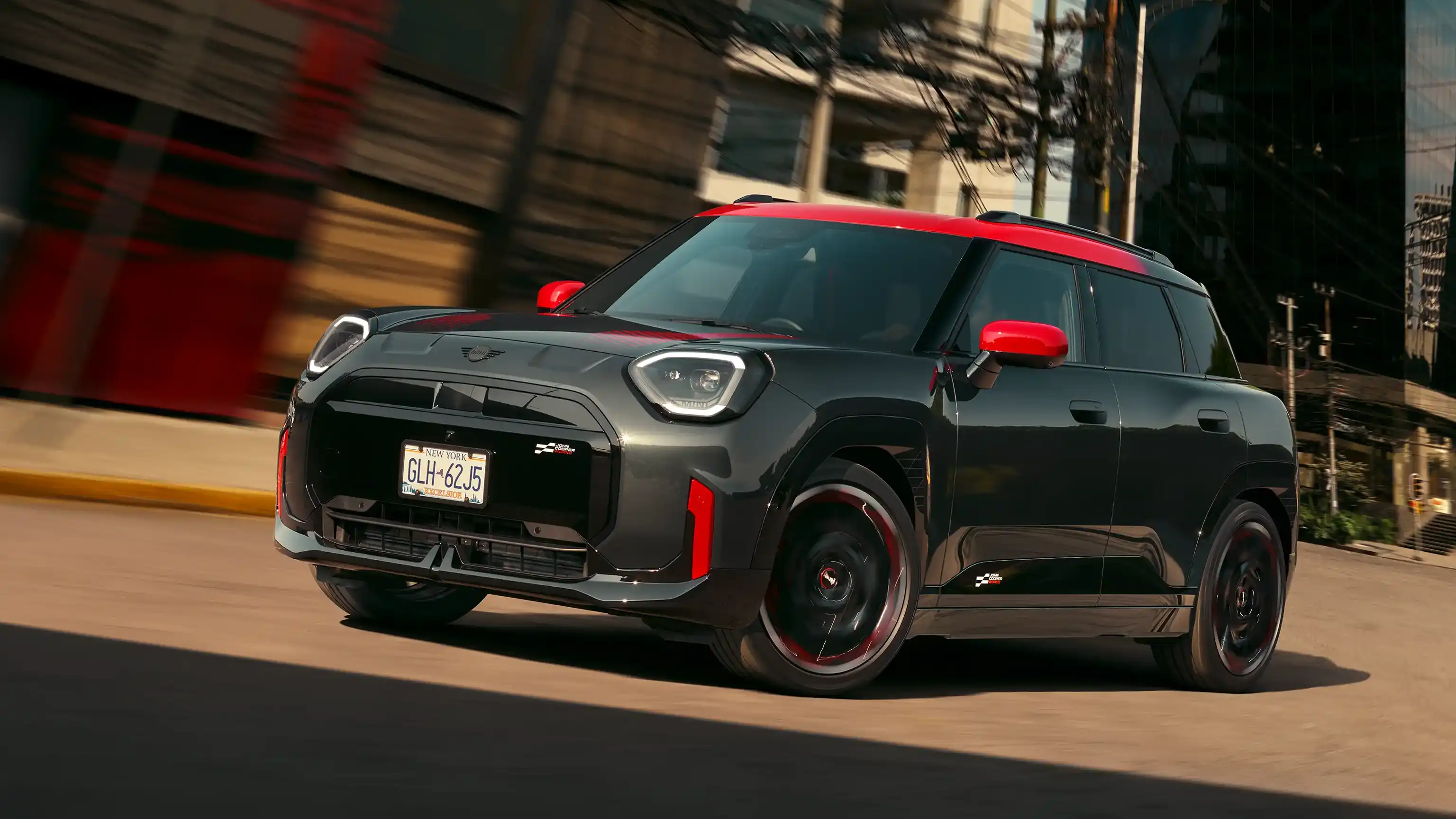 MINI John Cooper Works – J05 JCW sett fra siden