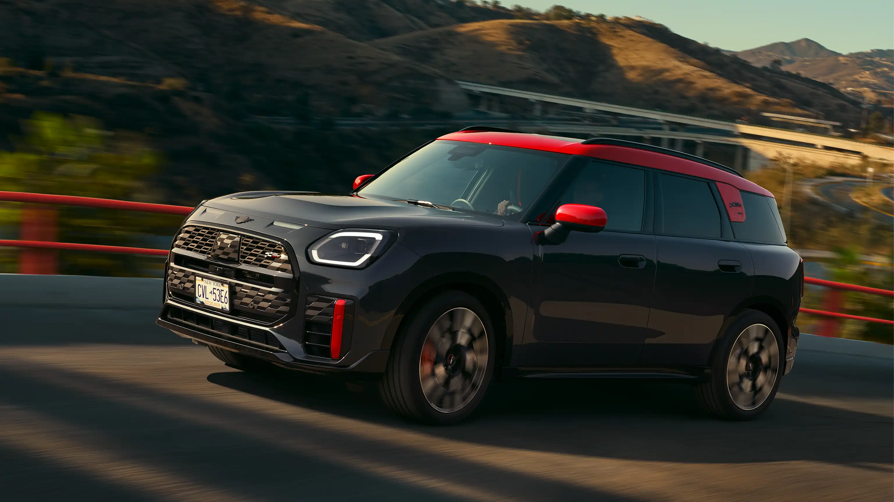 MINI John Cooper Works – U25 JCW sett fra siden