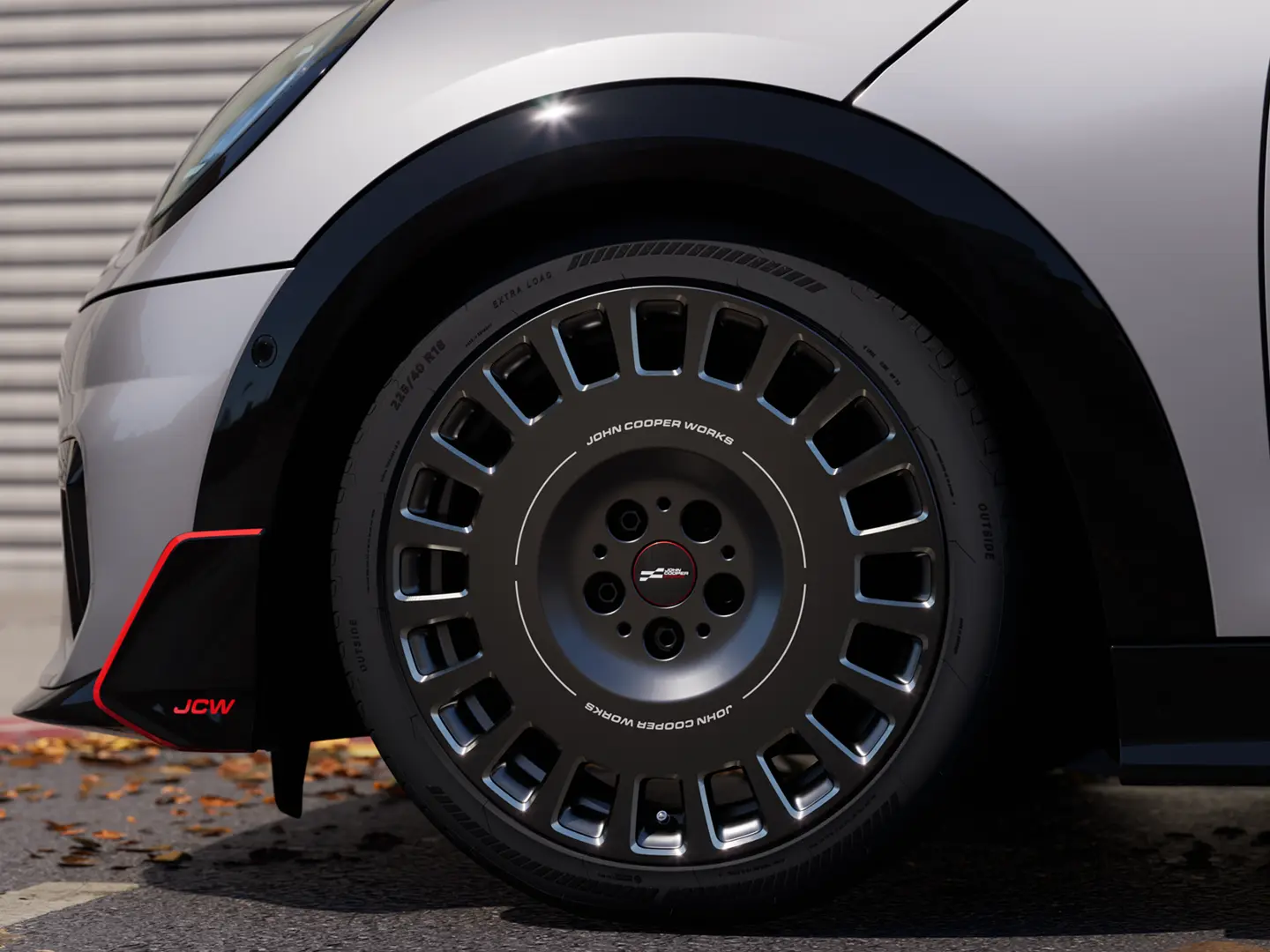 MINI John Cooper Works lettmetallfelg – med godkjent, stjernemerket dekk. 