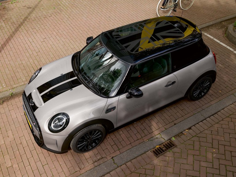 MINI vår og sommer – mini sportsstriper piano black