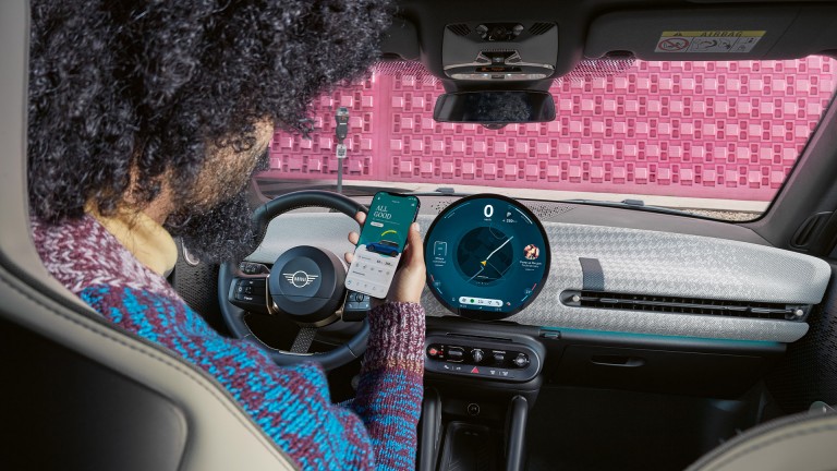 Helelektriske MINI ´ digital experience – appen til mini