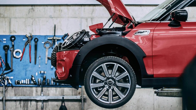 MINI Service – skade og reparasjon – bulker og skrapemerker