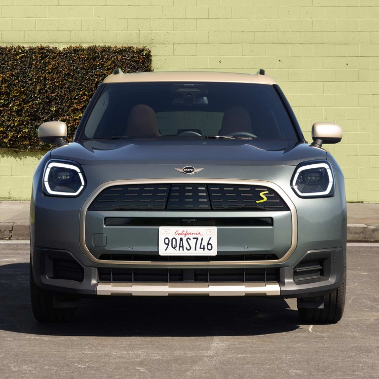 Helelektriske MINI Countryman – mosaikk – eksteriør